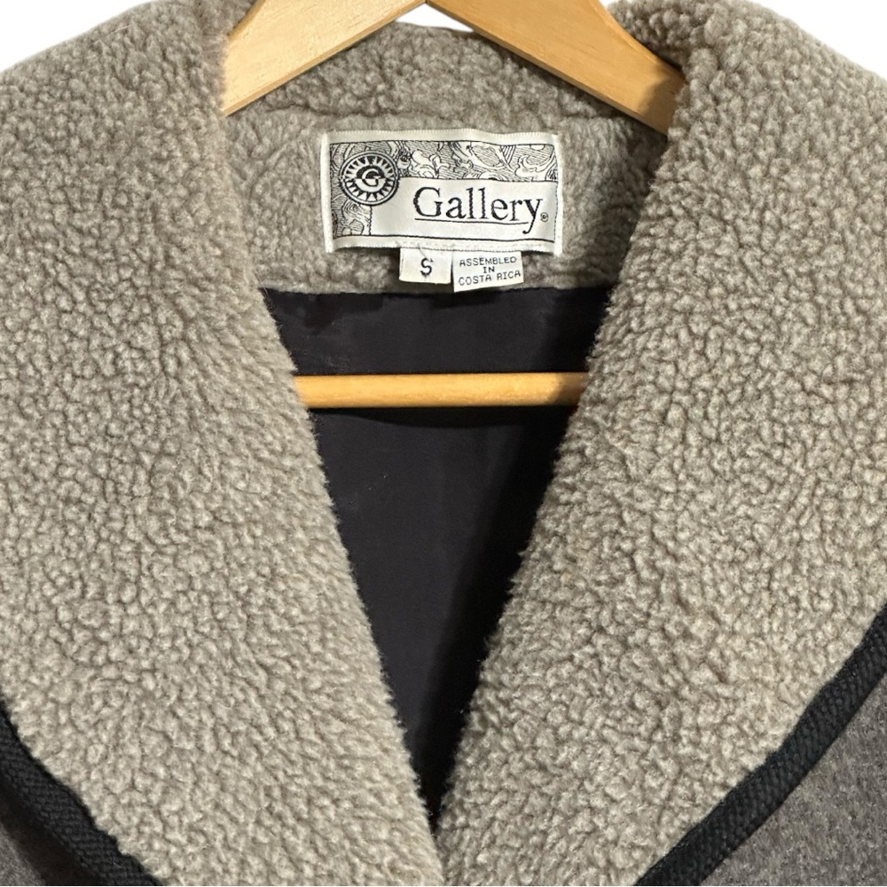 Gallery Vintage 80’s Wool Blend Gray Black Bear Snowflake Tree Scene Lined Coat - Picture 8 of 13